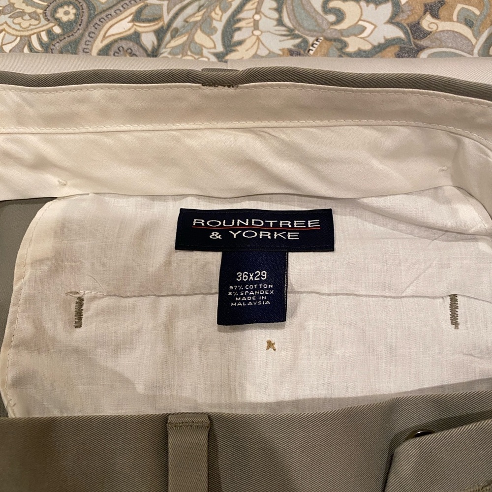 Men’s Roundtree & Yorke Dark Khaki Pants